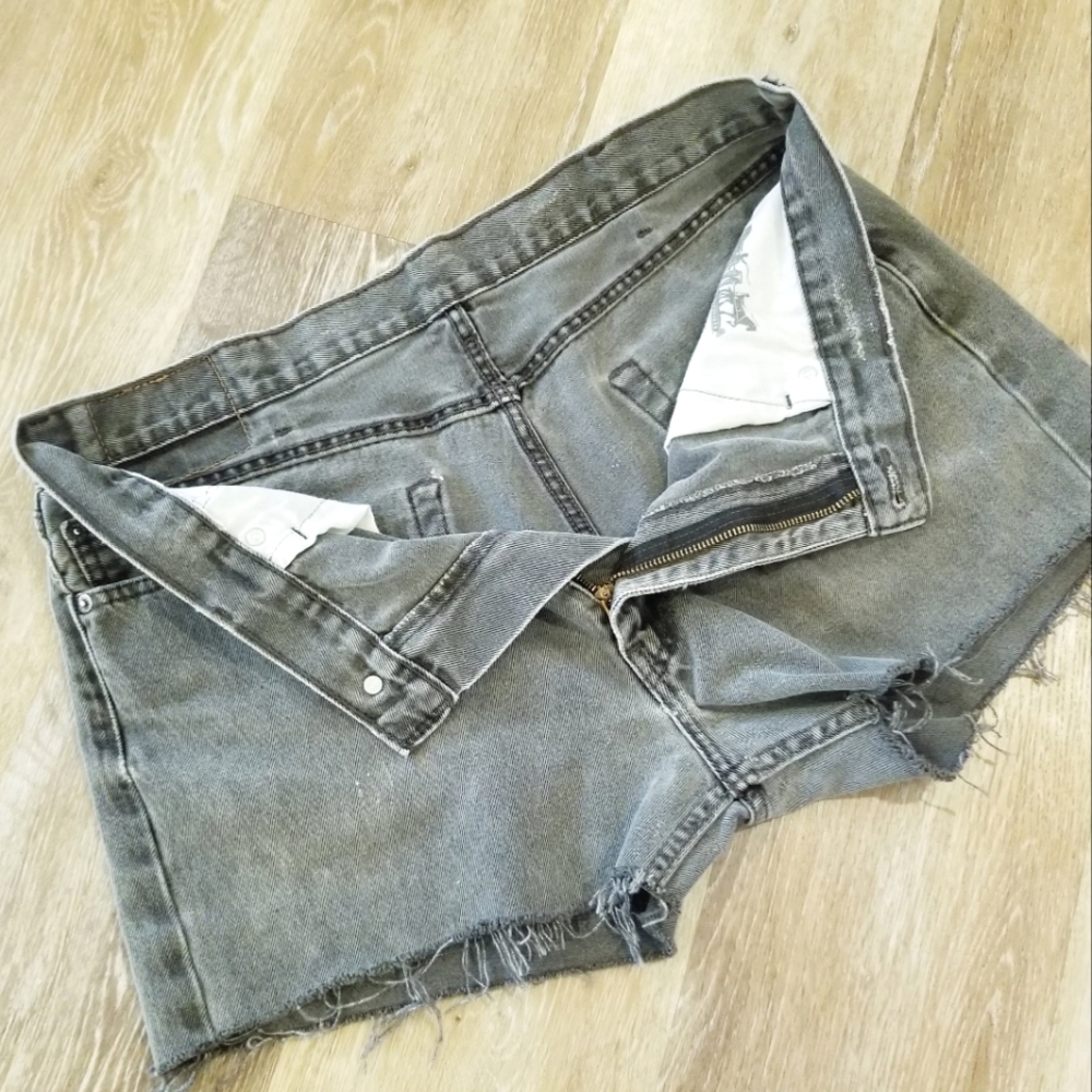 Levi's 505 Denim Jean Cutoff Shorts 10" Rise Black Wash Distressed Frayed - Picture 8 of 13